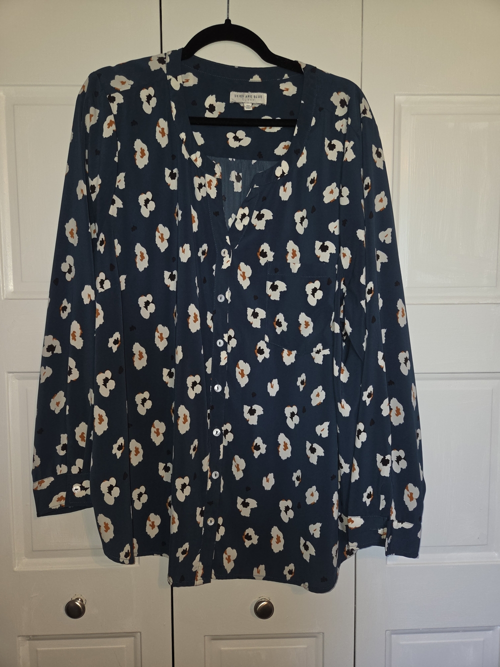 Skies Are Blue Tealish Floral Button-Front Blouse